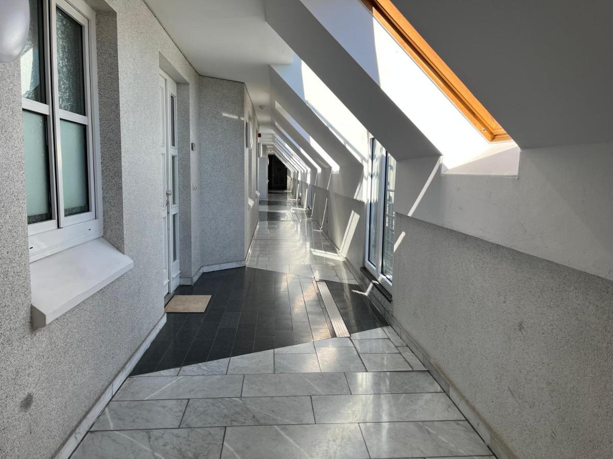 Attraktives Appartement Im Stadtzentrum Plauen Balkon Lift Exterior foto